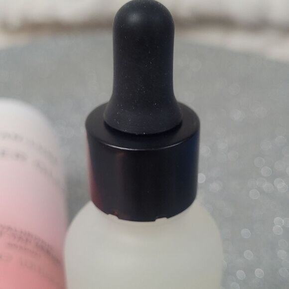Tan-Luxe Super Glow Hyaluronic Self Tan Serum for a Gradual Tan Face Neck New - Picture 9 of 12